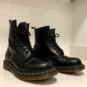 Dr. Martens 1460 Lace-up boots in Black